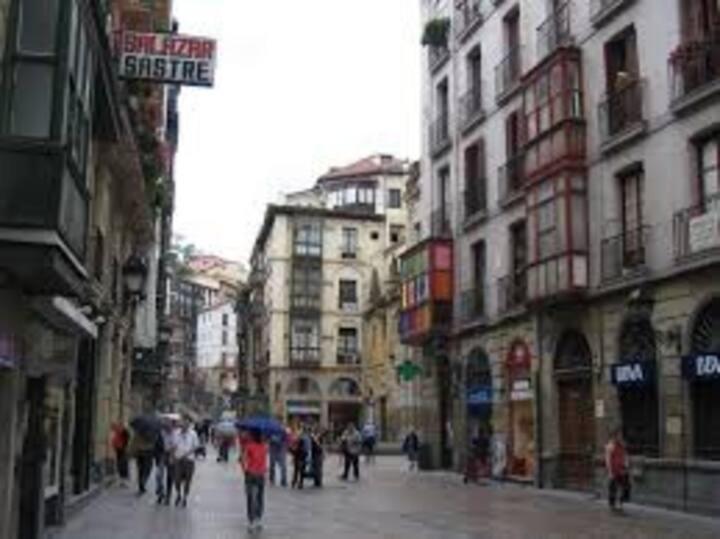 Apartamento Con Garaje Opcional Con 2 Banos Cerca Ayuntamiento Daire Bilbao Dış mekan fotoğraf